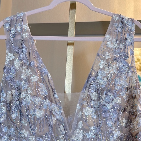 Mac Duggal, Floral embroidered illusion V-neck gown, Style 20131 size 12 - Picture 9 of 9